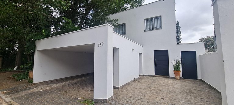 Quarto econômico acomoda até 3 pessoas