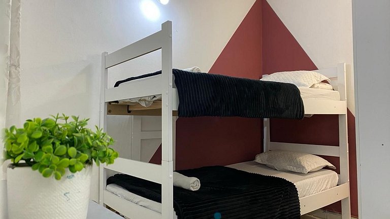 Casa inteira 4 Quartos e banheiros privativos