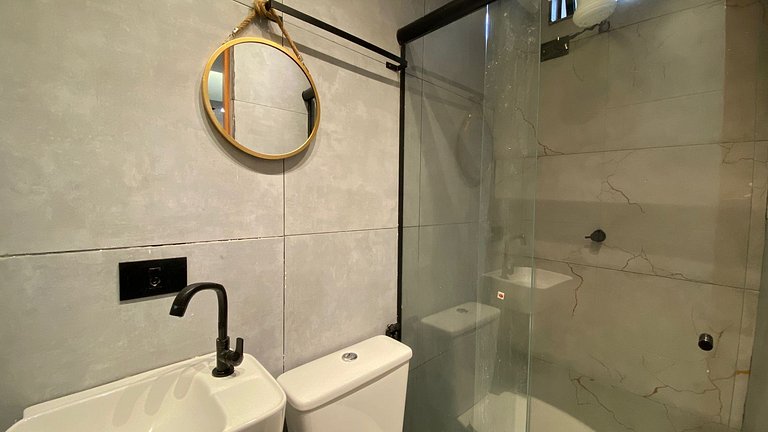 Studio com cozinha e banheiro privativos