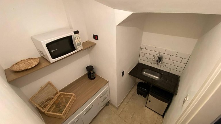 Suíte ampla com quarto, banheiro, copa e sala