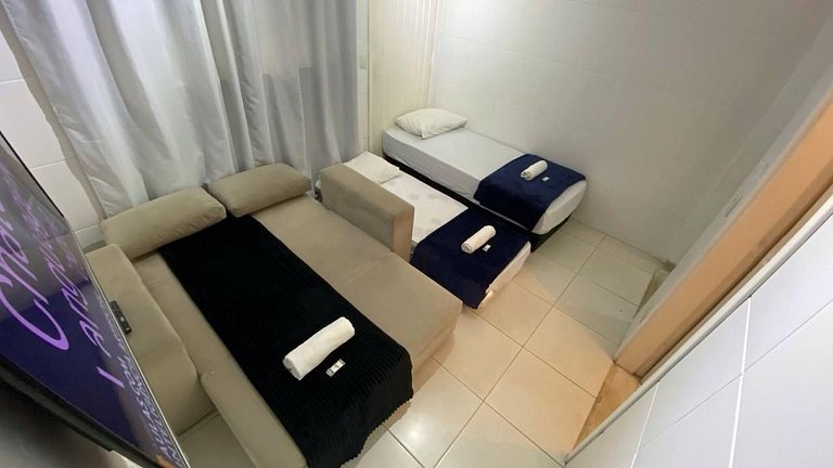 Suíte ampla com quarto, banheiro, copa e sala