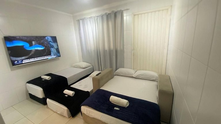 Suíte ampla com quarto, banheiro, copa e sala
