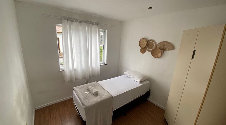 Quarto econômico acomoda até 3 pessoas