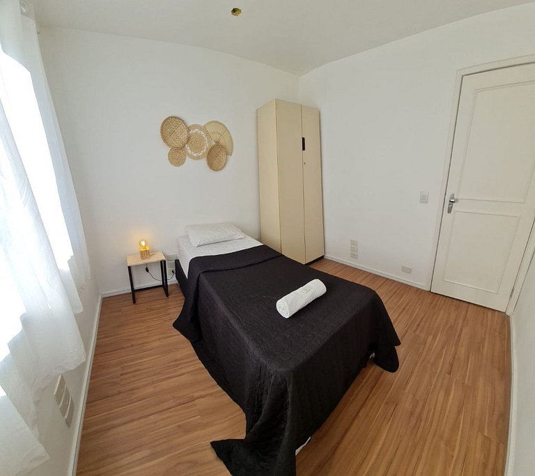 Quarto econômico acomoda até 3 pessoas