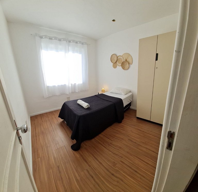 Quarto econômico acomoda até 3 pessoas