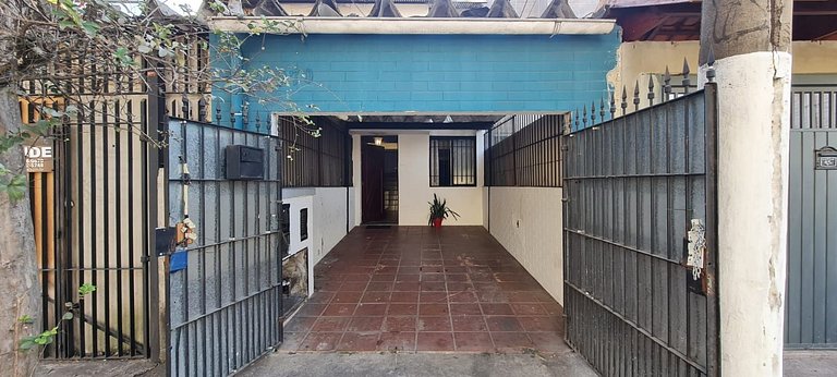 Casa inteira 4 Quartos e banheiros privativos