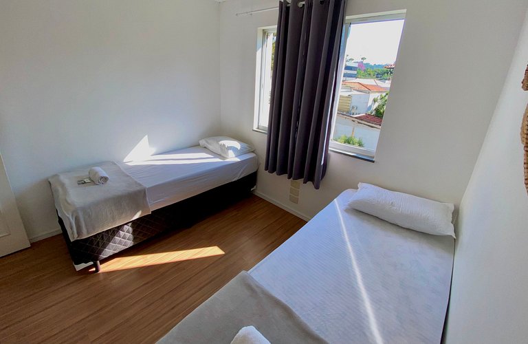 Quarto econômico acomoda até 3 pessoas