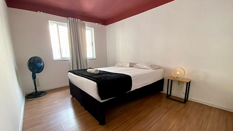Suíte ampla com quarto, banheiro, copa e sala