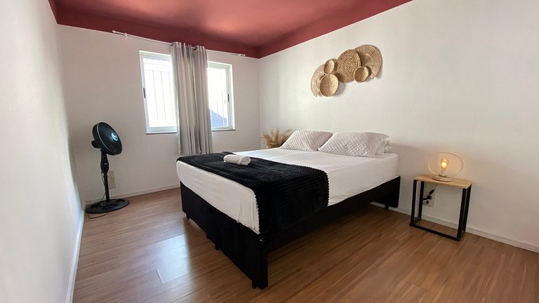Suíte ampla com quarto, banheiro, copa e sala