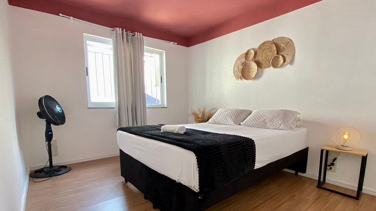 Suíte ampla com quarto, banheiro, copa e sala