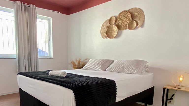 Suíte ampla com quarto, banheiro, copa e sala