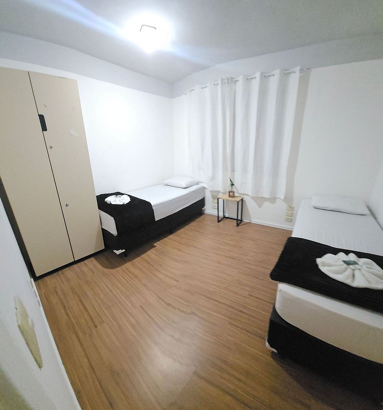Quarto econômico acomoda até 3 pessoas