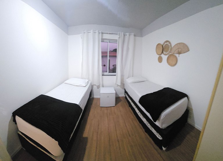 Quarto econômico acomoda até 3 pessoas