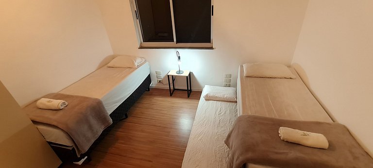Quarto duplo 2 camas de solteiro no Morumbi
